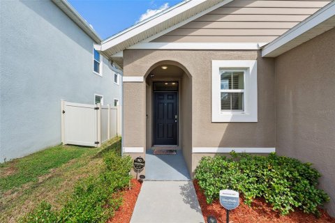 House in Wesley Chapel, Florida 3 bedrooms, 140.84 sq.m. № 2422828 - photo 2