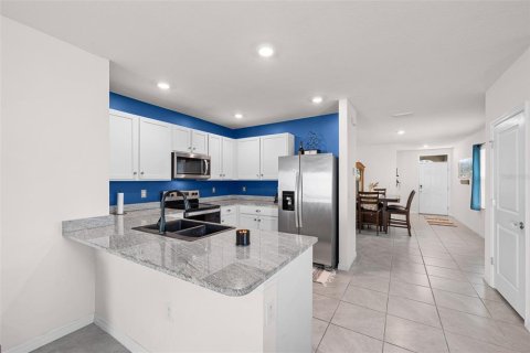 House in Wesley Chapel, Florida 3 bedrooms, 140.84 sq.m. № 2422828 - photo 12