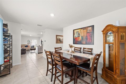House in Wesley Chapel, Florida 3 bedrooms, 140.84 sq.m. № 2422828 - photo 10
