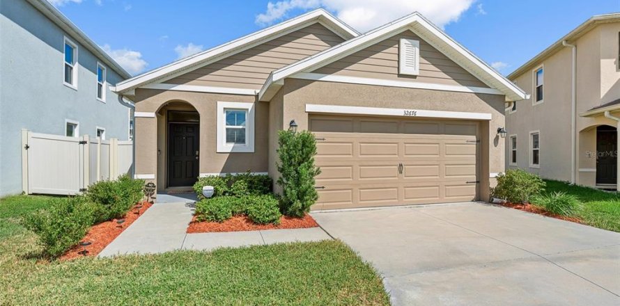 House in Wesley Chapel, Florida 3 bedrooms, 140.84 sq.m. № 2422828