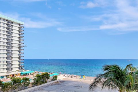 Condominio en venta en Hollywood, Florida, 1 dormitorio, 81.2 m2 № 1699367 - foto 13