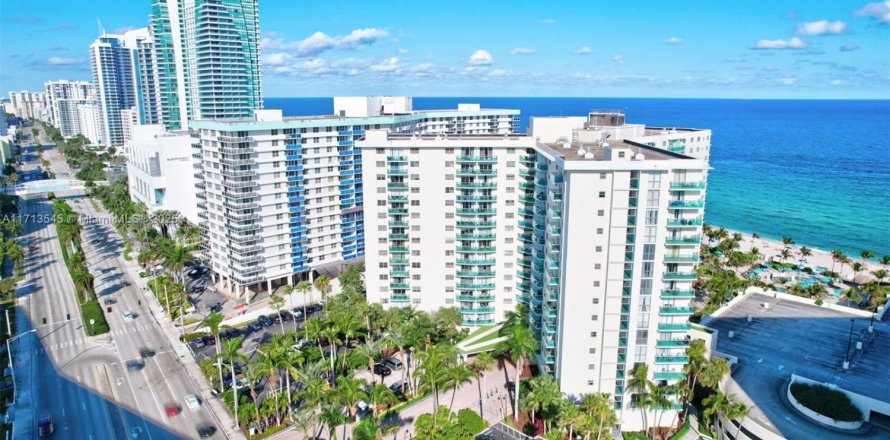 Condominio en Hollywood, Florida, 1 dormitorio № 1699367