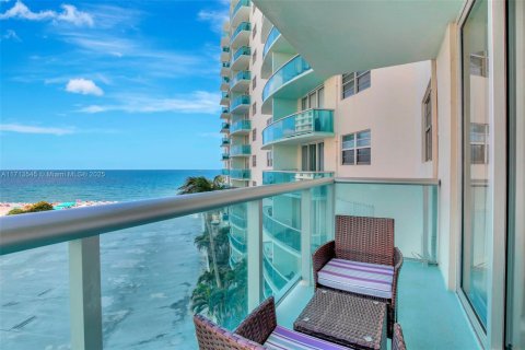 Condominio en venta en Hollywood, Florida, 1 dormitorio, 81.2 m2 № 1699367 - foto 12