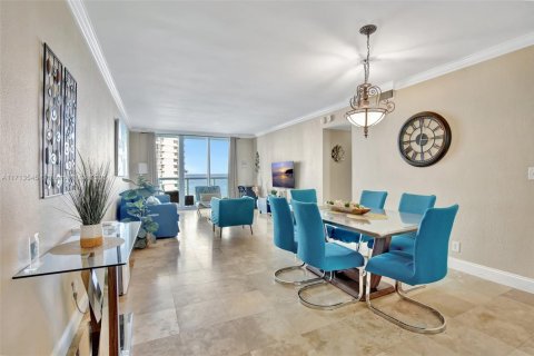 Condominio en venta en Hollywood, Florida, 1 dormitorio, 81.2 m2 № 1699367 - foto 3
