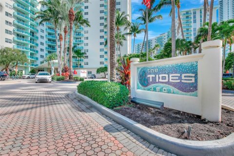 Condominio en venta en Hollywood, Florida, 1 dormitorio, 81.2 m2 № 1699367 - foto 2