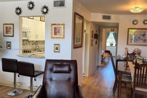 Condo in Sunrise, Florida, 1 bedroom  № 1696085 - photo 14