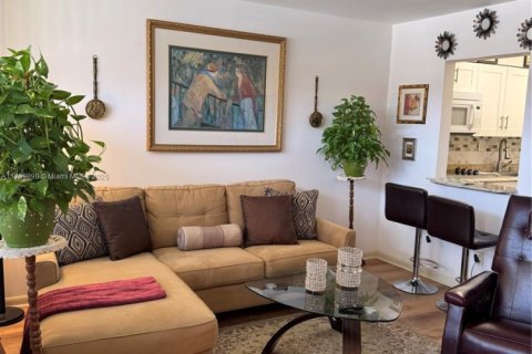 Condo in Sunrise, Florida, 1 bedroom  № 1696085 - photo 11