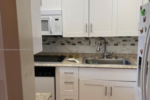 Condo in Sunrise, Florida, 1 bedroom  № 1696085 - photo 5
