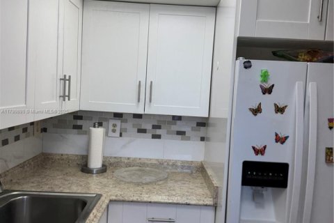 Condo in Sunrise, Florida, 1 bedroom  № 1696085 - photo 6
