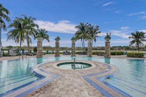 Купить кондоминиум в Санрайз, Флорида 2 спальни, 118.08м2, № 1981159 - фото 1