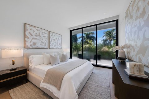 House in Miami Beach, Florida 4 bedrooms, 285.86 sq.m. № 1931230 - photo 24