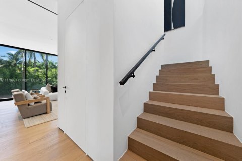 House in Miami Beach, Florida 4 bedrooms, 285.86 sq.m. № 1931230 - photo 17