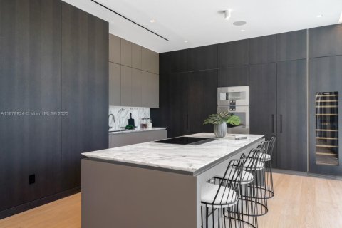 House in Miami Beach, Florida 4 bedrooms, 285.86 sq.m. № 1931230 - photo 12