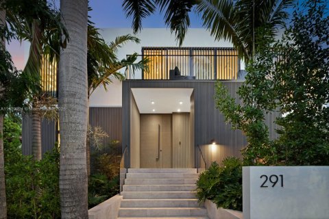 House in Miami Beach, Florida 4 bedrooms, 285.86 sq.m. № 1931230 - photo 4