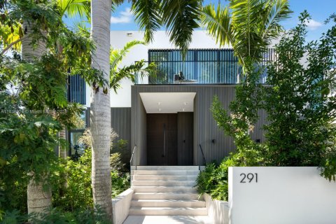 House in Miami Beach, Florida 4 bedrooms, 285.86 sq.m. № 1931230 - photo 3