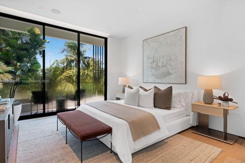 House in Miami Beach, Florida 4 bedrooms, 285.86 sq.m. № 1931230 - photo 18