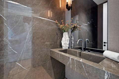 House in Miami Beach, Florida 4 bedrooms, 285.86 sq.m. № 1931230 - photo 14