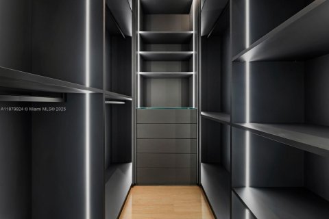 House in Miami Beach, Florida 4 bedrooms, 285.86 sq.m. № 1931230 - photo 22