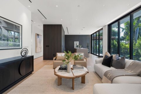 House in Miami Beach, Florida 4 bedrooms, 285.86 sq.m. № 1931230 - photo 9