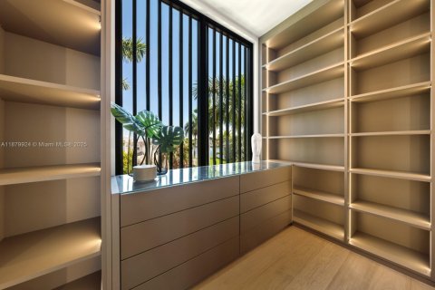 House in Miami Beach, Florida 4 bedrooms, 285.86 sq.m. № 1931230 - photo 23