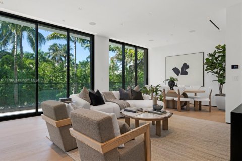 House in Miami Beach, Florida 4 bedrooms, 285.86 sq.m. № 1931230 - photo 8