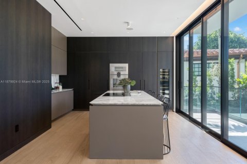 House in Miami Beach, Florida 4 bedrooms, 285.86 sq.m. № 1931230 - photo 11