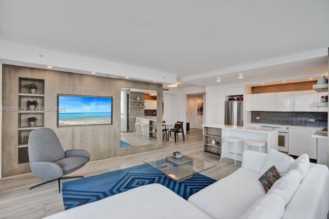 Condo in Miami Beach, Florida, 2 bedrooms  № 2399962 - photo 8