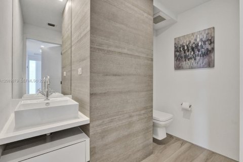 Condo in Miami Beach, Florida, 2 bedrooms  № 2399962 - photo 26