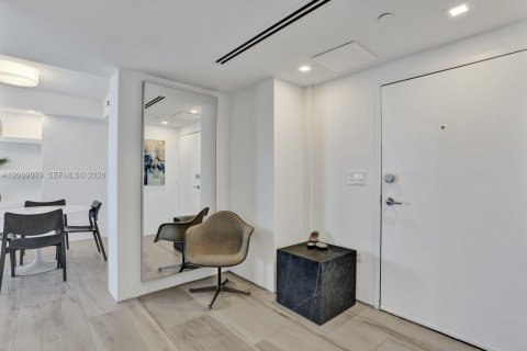 Condo in Miami Beach, Florida, 2 bedrooms  № 2399962 - photo 13