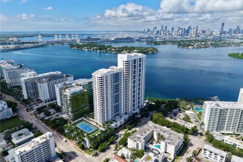 Condo in Miami Beach, Florida, 2 bedrooms  № 2399962