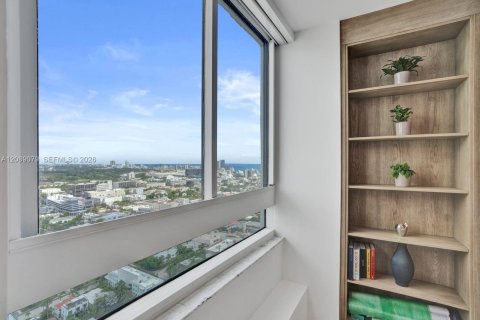 Condo in Miami Beach, Florida, 2 bedrooms  № 2399962 - photo 22