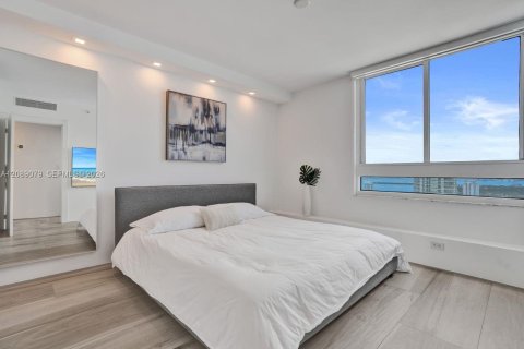 Condo in Miami Beach, Florida, 2 bedrooms  № 2399962 - photo 17