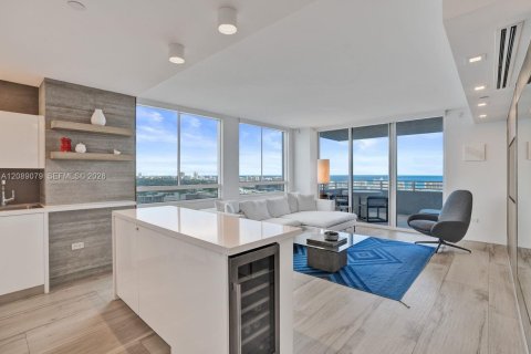 Condo in Miami Beach, Florida, 2 bedrooms  № 2399962 - photo 7