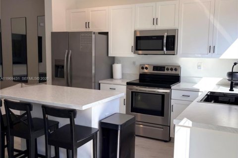 Купить таунхаус в Майами, Флорида 3 спальни, 116.69м2, № 2040312 - фото 15