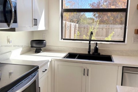 Купить таунхаус в Майами, Флорида 3 спальни, 116.69м2, № 2040312 - фото 2