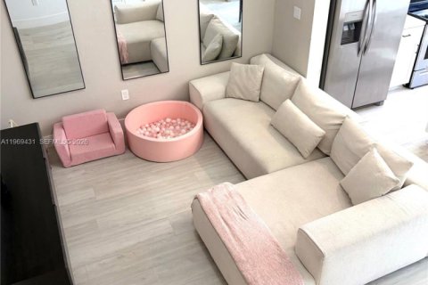 Купить таунхаус в Майами, Флорида 3 спальни, 116.69м2, № 2040312 - фото 10