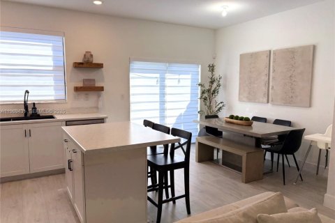 Купить таунхаус в Майами, Флорида 3 спальни, 116.69м2, № 2040312 - фото 25