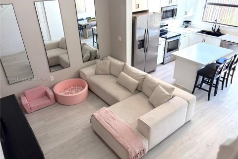 Купить таунхаус в Майами, Флорида 3 спальни, 116.69м2, № 2040312 - фото 9