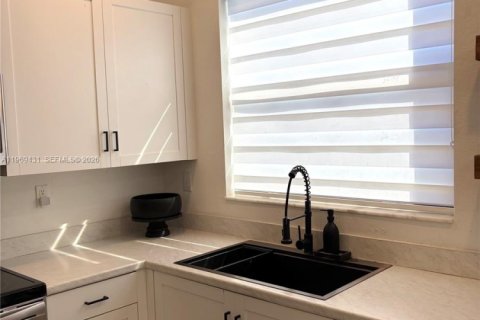 Купить таунхаус в Майами, Флорида 3 спальни, 116.69м2, № 2040312 - фото 24