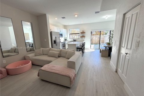 Купить таунхаус в Майами, Флорида 3 спальни, 116.69м2, № 2040312 - фото 27