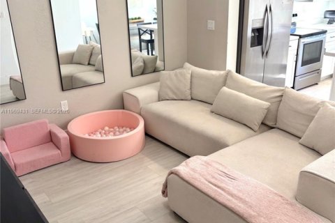 Купить таунхаус в Майами, Флорида 3 спальни, 116.69м2, № 2040312 - фото 7