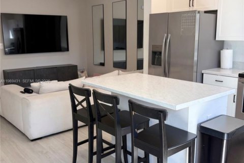 Купить таунхаус в Майами, Флорида 3 спальни, 116.69м2, № 2040312 - фото 17