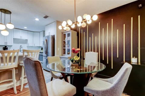 Condo in Tampa, Florida, 2 bedrooms  № 1800194 - photo 8