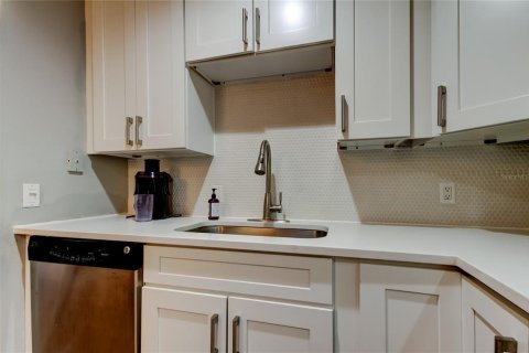 Condo in Tampa, Florida, 2 bedrooms  № 1800194 - photo 21