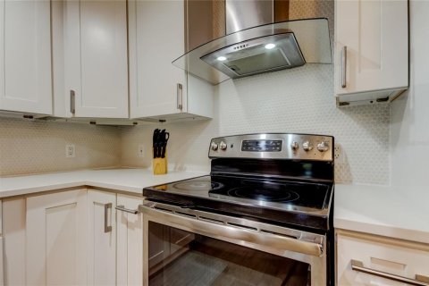 Condo in Tampa, Florida, 2 bedrooms  № 1800194 - photo 22