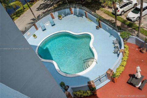 Condo in North Miami Beach, Florida, 1 bedroom  № 1857016 - photo 8