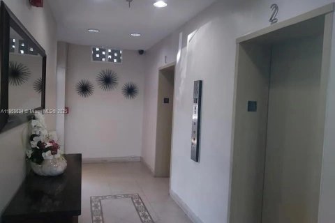 Condo in North Miami Beach, Florida, 1 bedroom  № 1857016 - photo 9