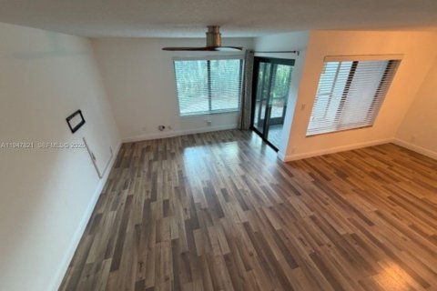 Townhouse in Coral Springs, Florida 3 bedrooms, 140.28 sq.m. № 2062022 - photo 9