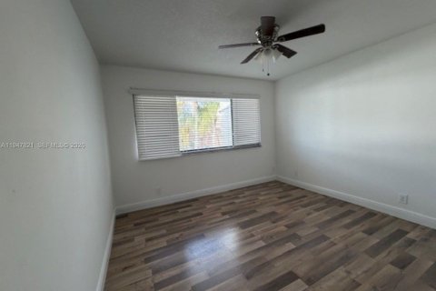 Townhouse in Coral Springs, Florida 3 bedrooms, 140.28 sq.m. № 2062022 - photo 19