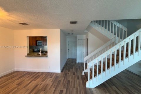 Townhouse in Coral Springs, Florida 3 bedrooms, 140.28 sq.m. № 2062022 - photo 4